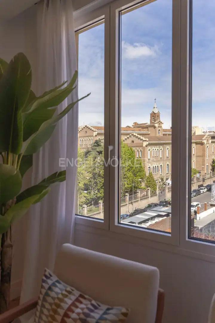 Außenansicht von Wohnung zur Miete in Madrid mit Klimaanlage, Heizung und Möbliert