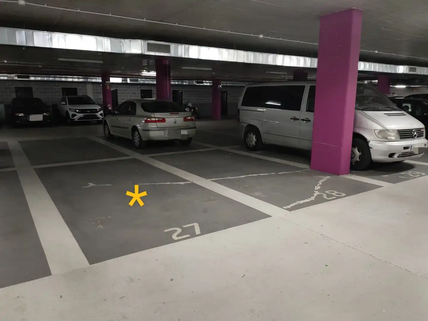 Parking of Garage for rent in Iturrama