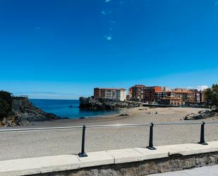 Vista exterior de Pis en venda en Castro-Urdiales amb Calefacció i Moblat