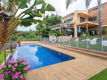 Casa con balcón en venta en Montalnou - Milans del Bosc