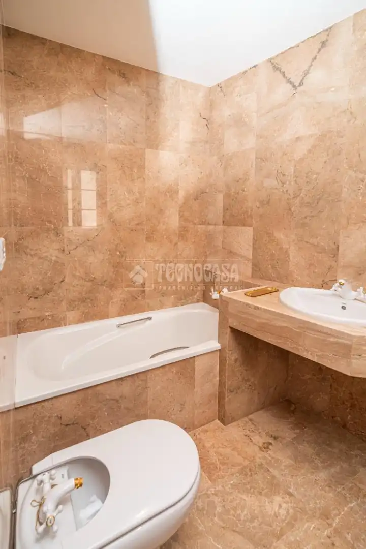 Baño de Piso en venta en Linares con Calefacción