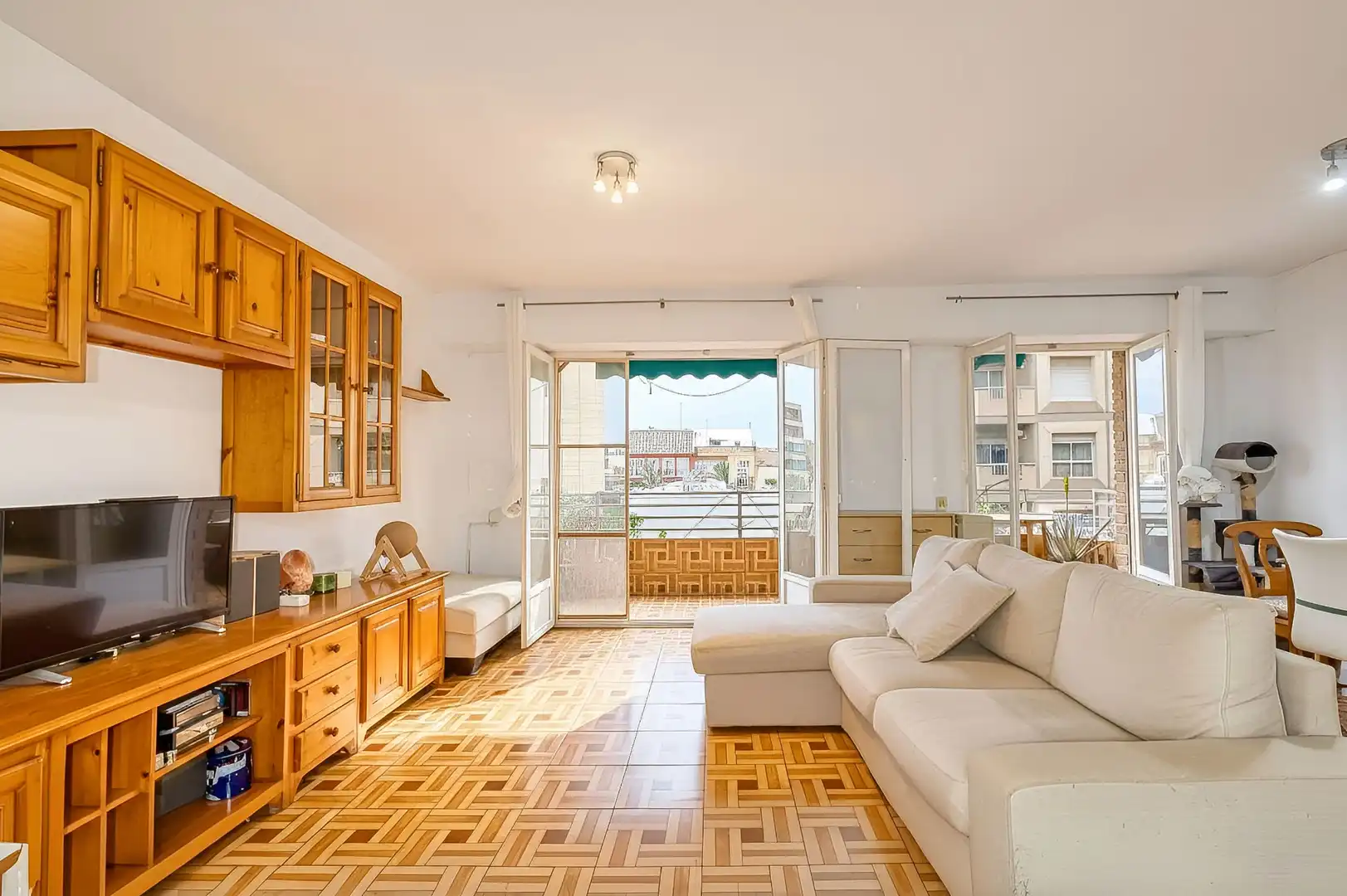 Sala de estar de Piso en venta en Mutxamel con Parquet, Terraza y Amueblado