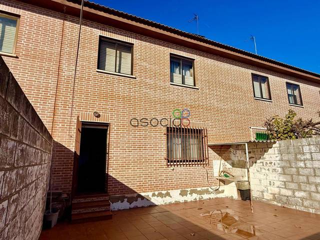 Casa adosada en Venta en Simon Bolivar en Marchamalo