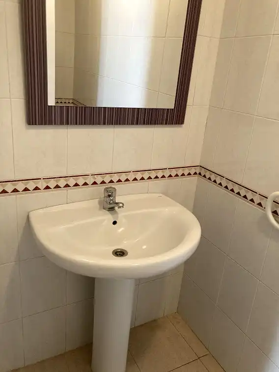 Badezimmer von Wohnung zur Miete in Los Barrios mit Möbliert