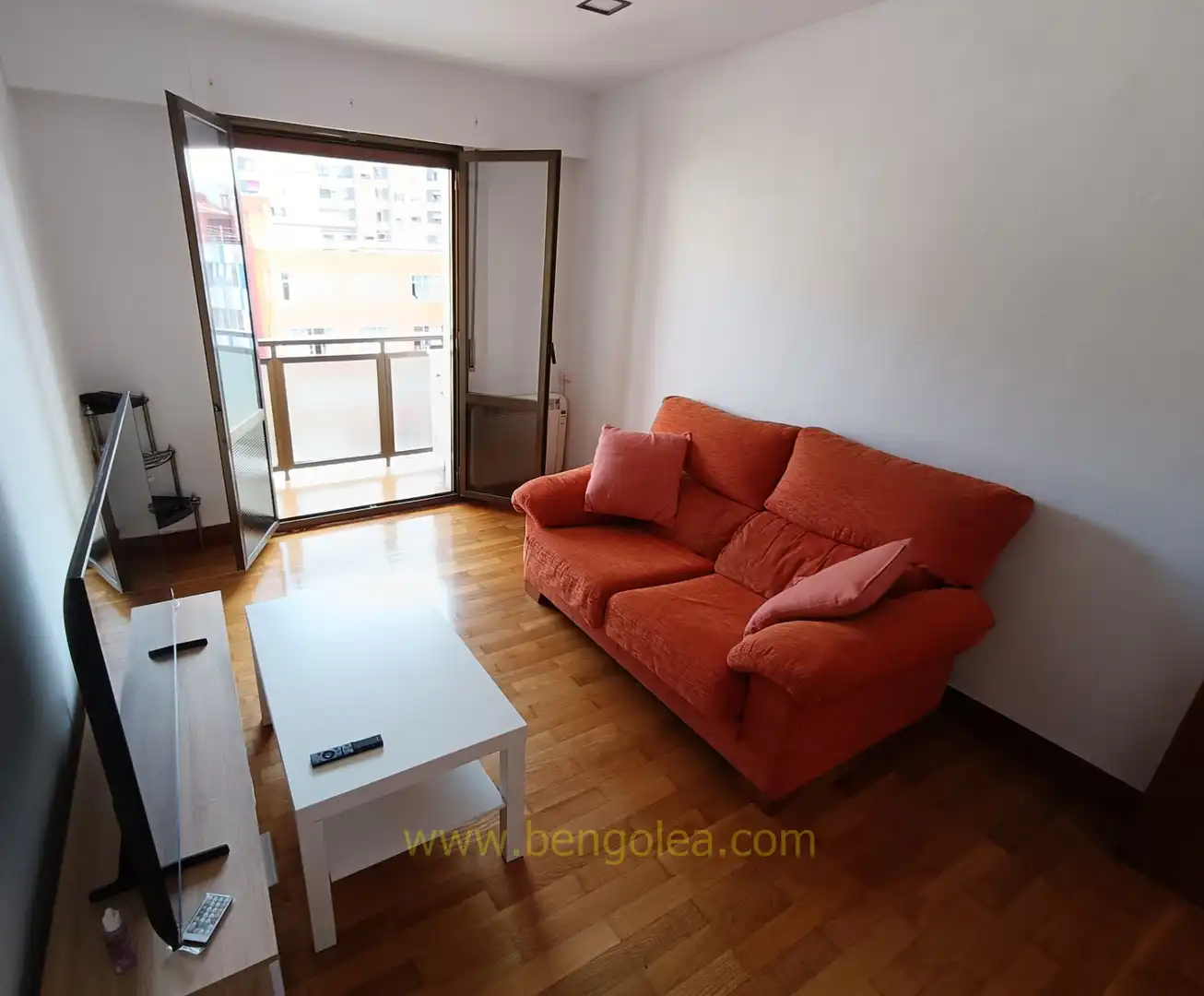 Wohnzimmer von Wohnung zum Verkauf in Santurtzi  mit Abstellraum und Balkon