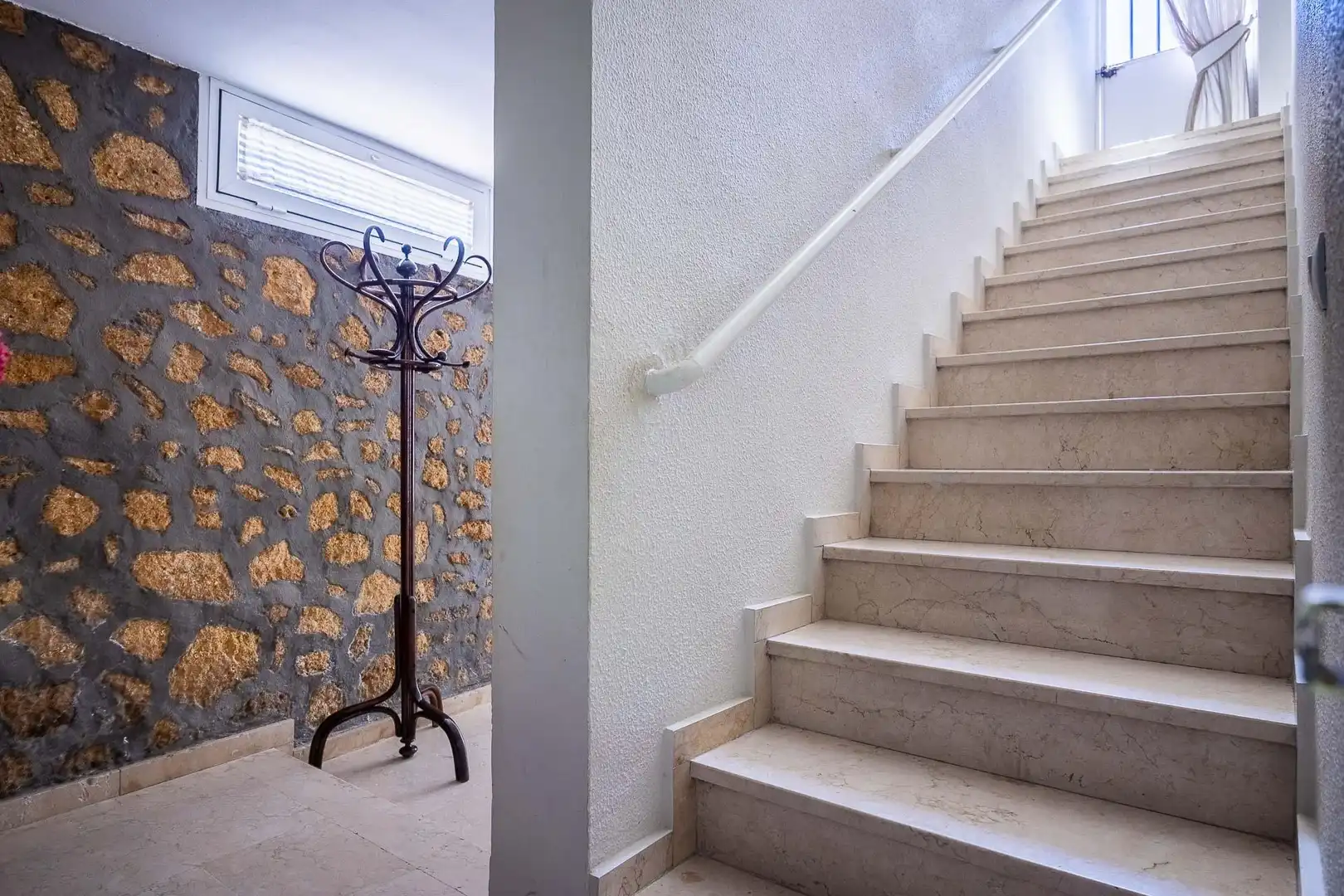 Haus oder Chalet zum Verkauf in Tomares mit Klimaanlage, Heizung und Privatgarten