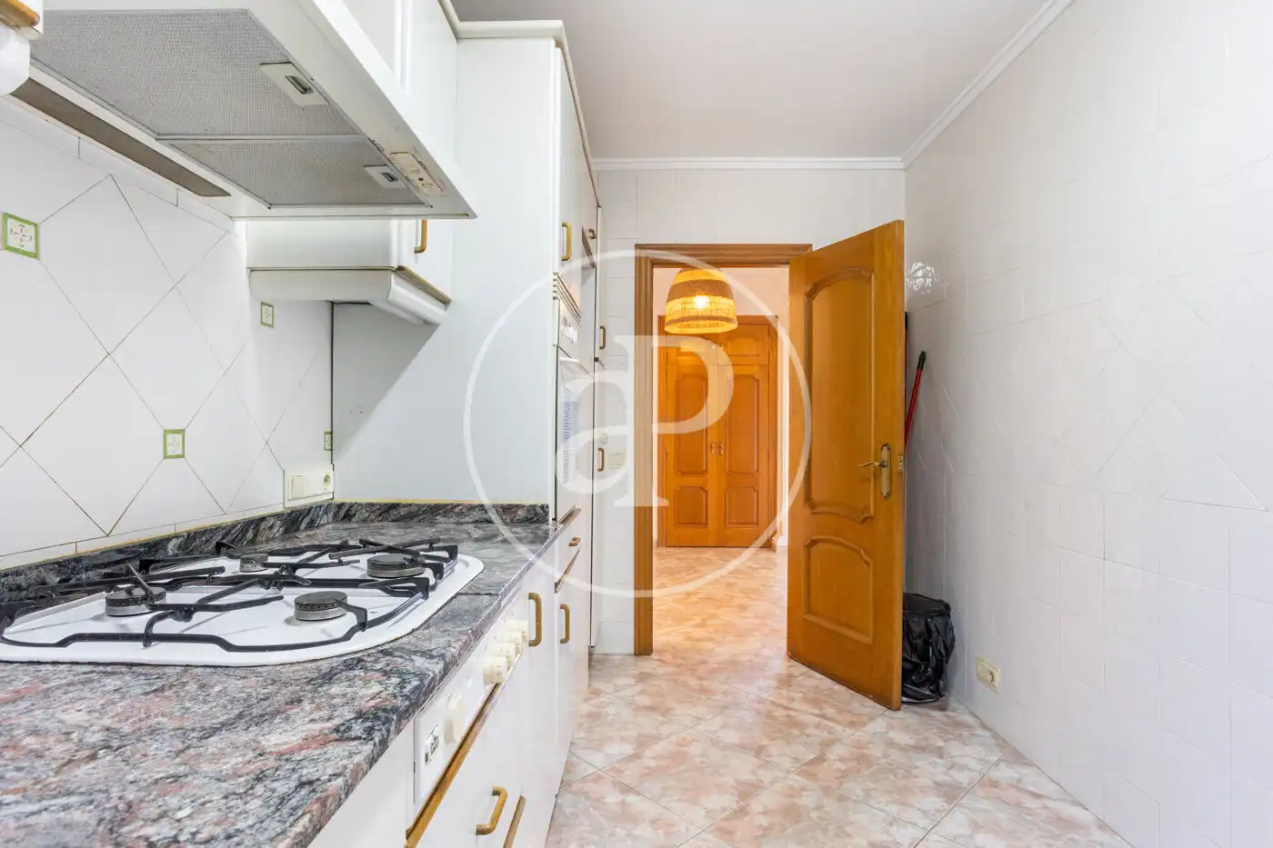 Küche von Wohnung zum Verkauf in Valencia mit Klimaanlage, Heizung und Privatgarten