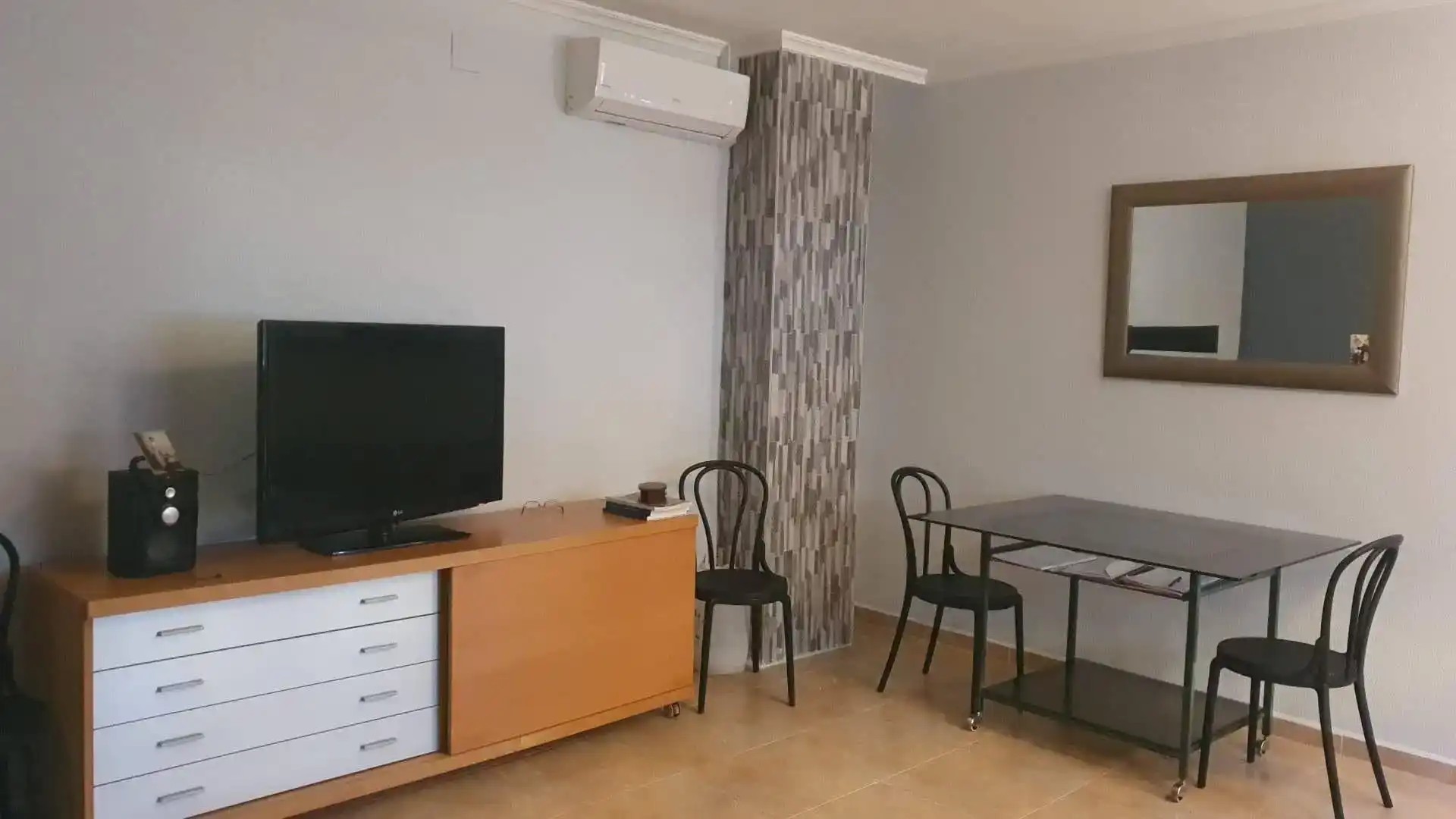 Sala d'estar de Estudi en venda en Tavernes de la Valldigna amb Aire condicionat, Moblat i Forn