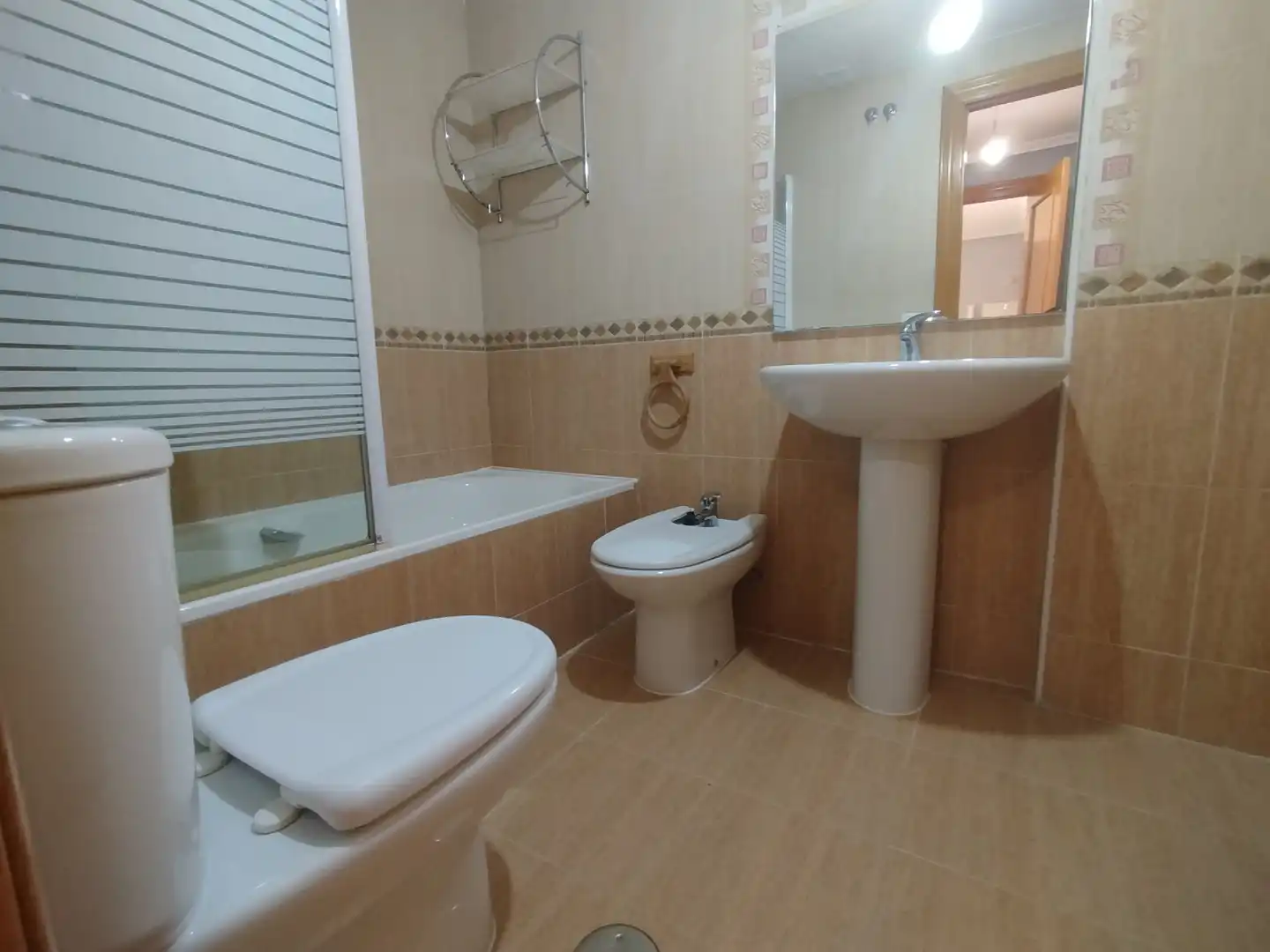 Badezimmer von Wohnung zum Verkauf in Zaratán mit Heizung, Abstellraum und Ofen