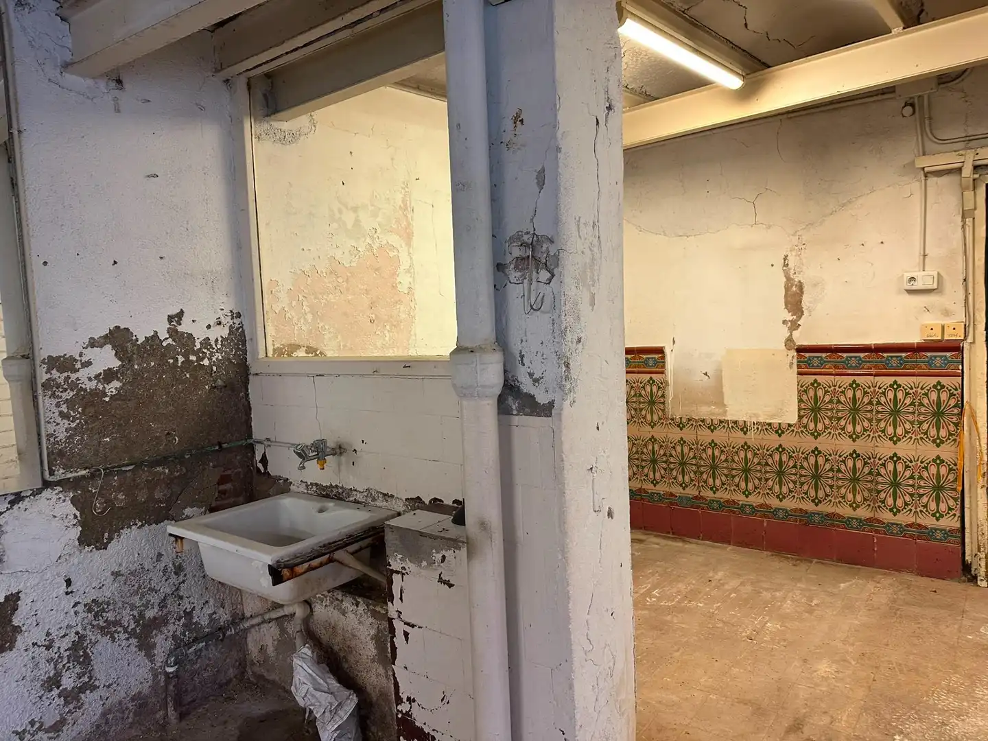 Local comercial de lloguer a Carrer TRAVESSERES 2, imagen 3