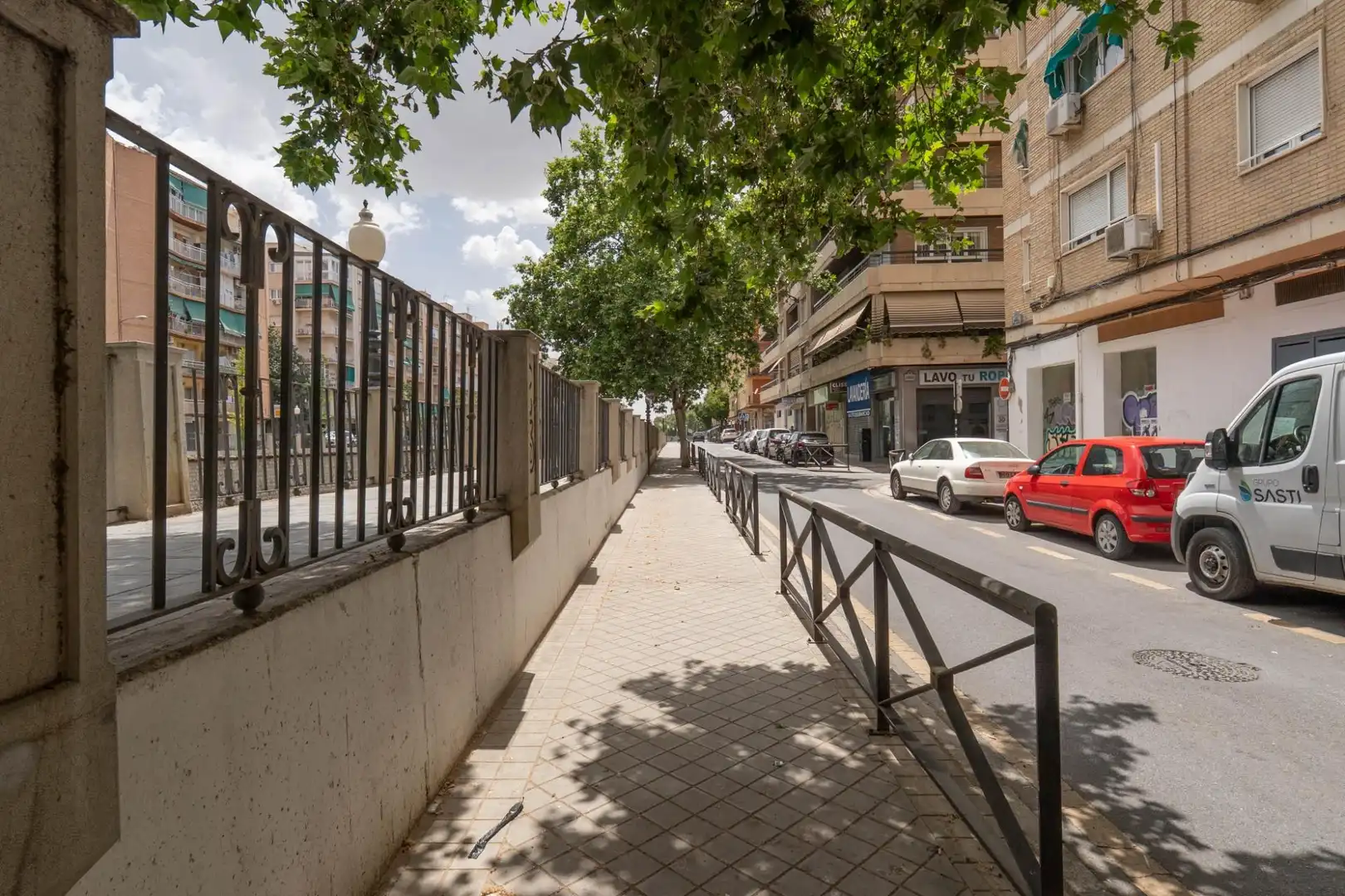 Außenansicht von Dachboden zum Verkauf in Granada mit Klimaanlage