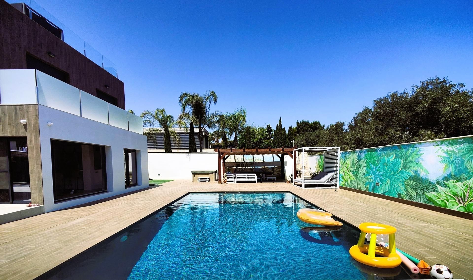 Piscina de Casa o xalet en venda en Orihuela amb Piscina i Jacuzzi