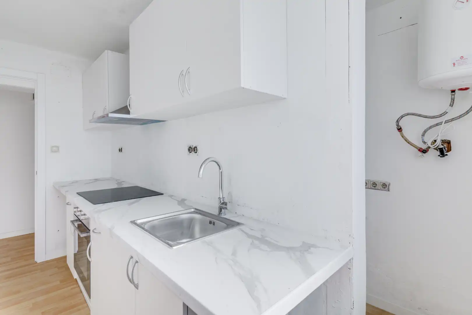 Cuina de Pis en venda en Barcelona amb Parquet i Forn