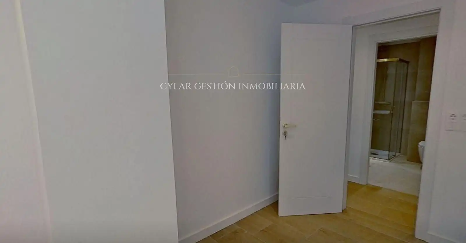 Dormitori de Pis en venda en Salamanca amb Calefacció, Terrassa i Moblat