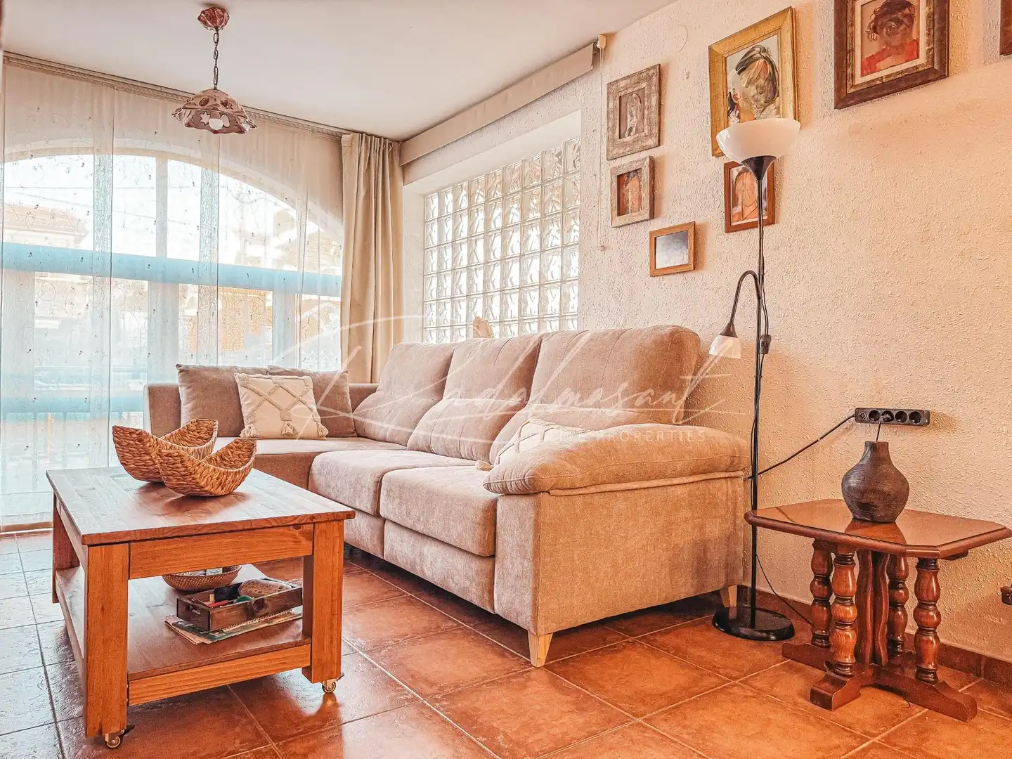 Wohnzimmer von Einfamilien-Reihenhaus zum Verkauf in Cambrils mit Klimaanlage, Heizung und Privatgarten