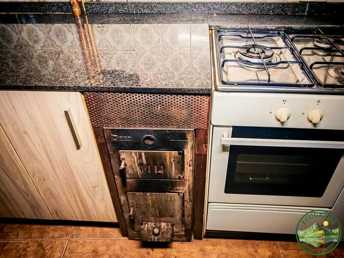 Küche von Haus oder Chalet zum Verkauf in Ponferrada mit Heizung, Privatgarten und Parkett