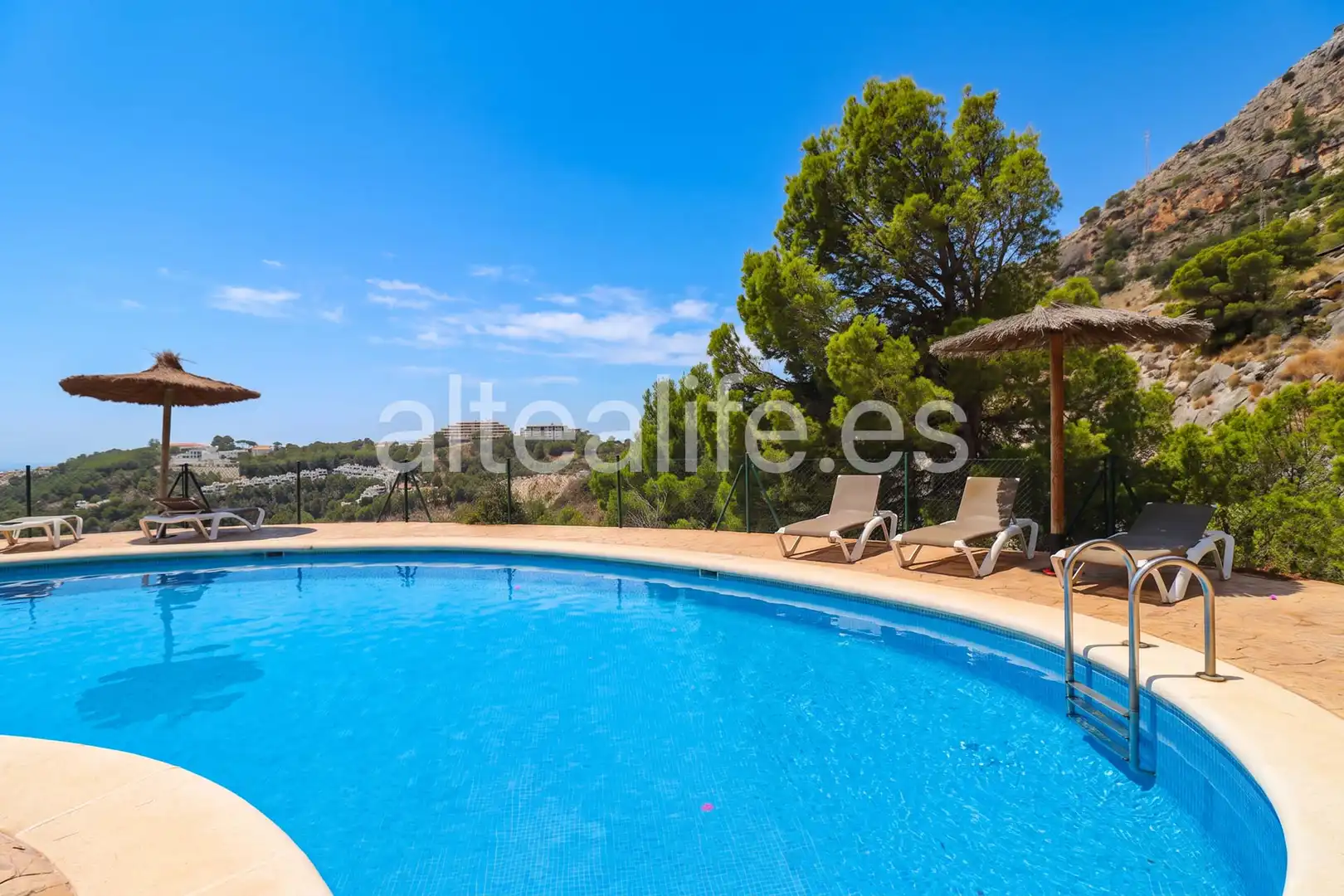 Piscina de Apartamento de alquiler en Altea con Terraza, Amueblado y Horno