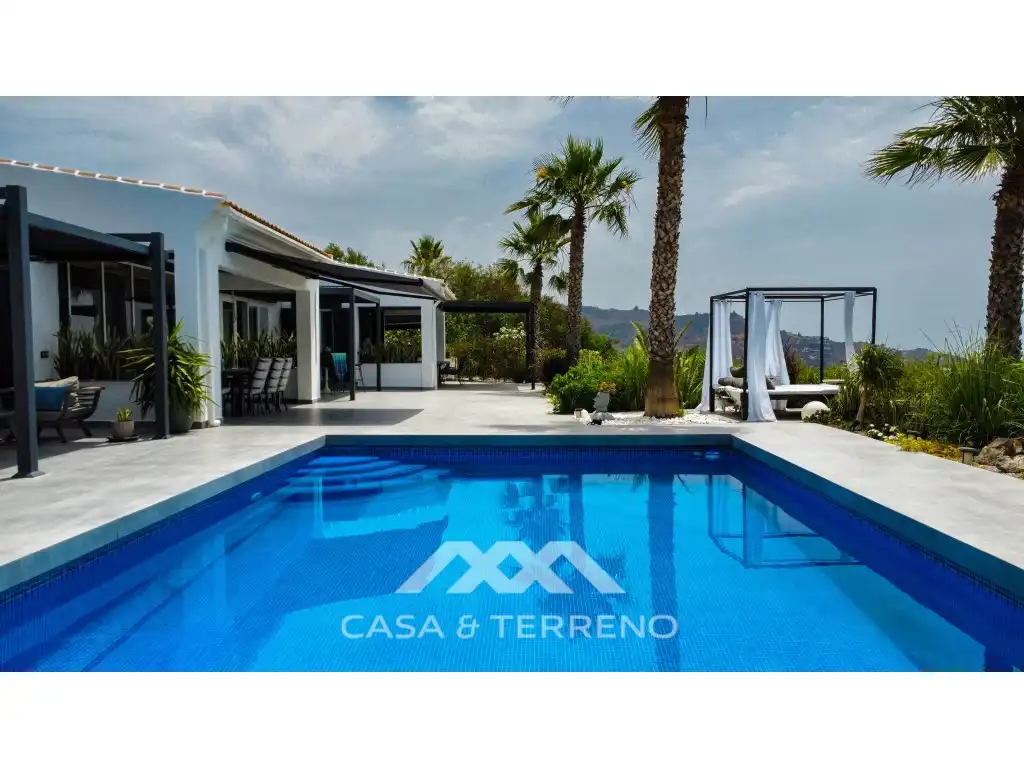 Vista exterior de Casa o chalet en venta en Algarrobo con Aire acondicionado, Calefacción y Jardín privado