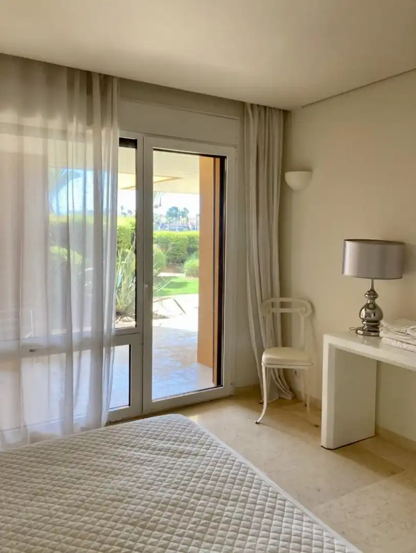 Habitación de Planta baja en venta en Sotogrande con Aire acondicionado, Terraza y Piscina