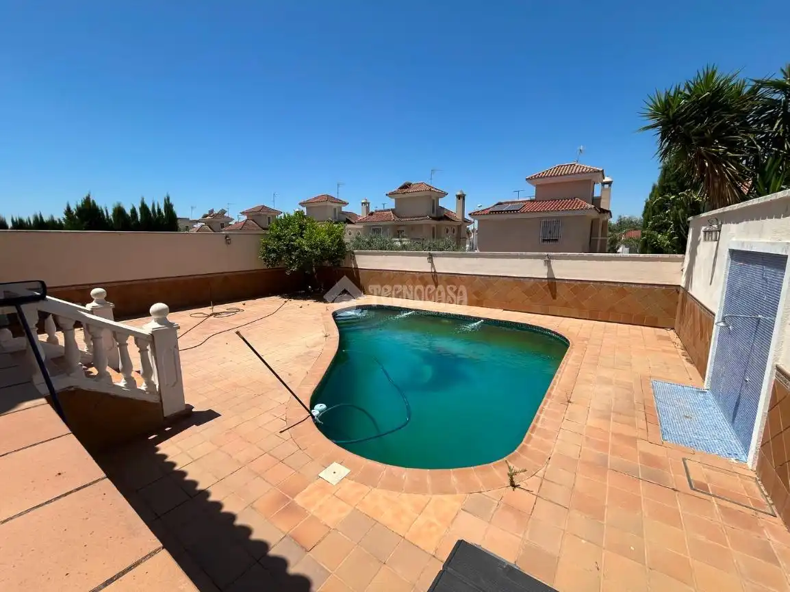 Piscina de Casa o chalet en venta en Alcalá de Guadaira con Aire acondicionado, Terraza y Amueblado