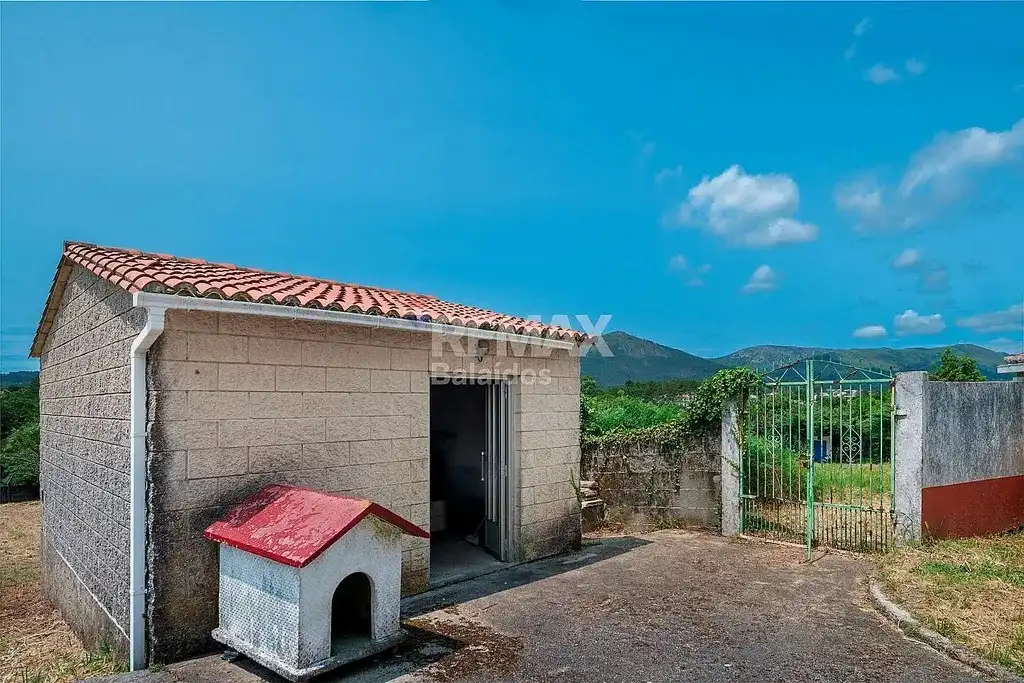 Vista exterior de Casa o xalet en venda en A Pobra do Caramiñal amb Calefacció, Jardí privat i Parquet