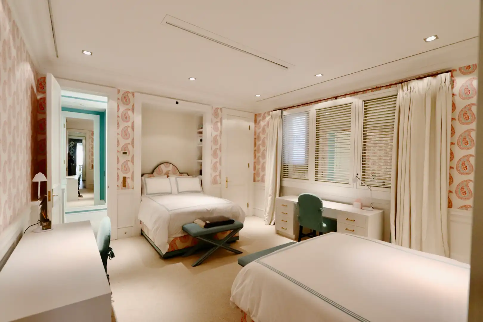 Bedroom of Flat for sale in Madrid  with Air Conditioner, Heating and Storage room