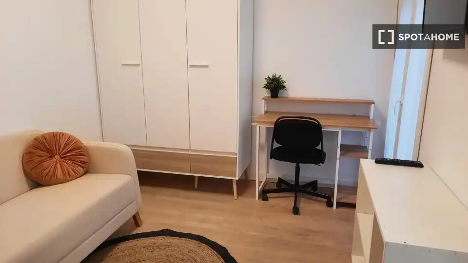 Habitación de Piso de alquiler en Valencia con Aire acondicionado, Calefacción y Amueblado