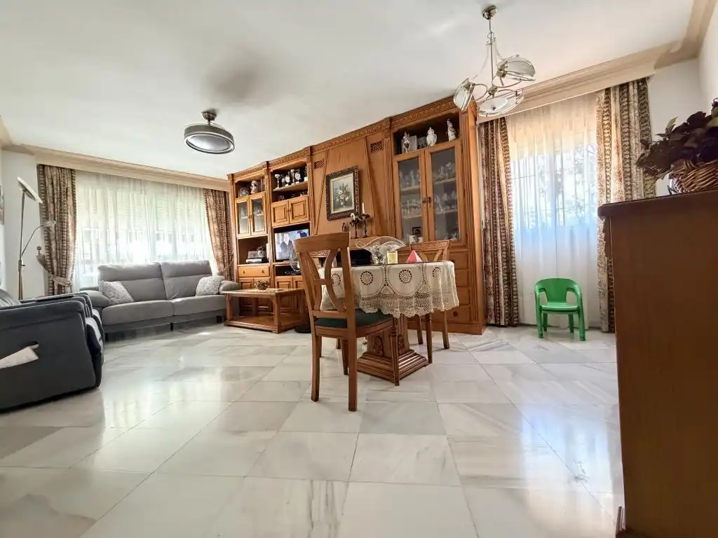 Sala d'estar de Casa adosada en venda en Teatinos - Universidad