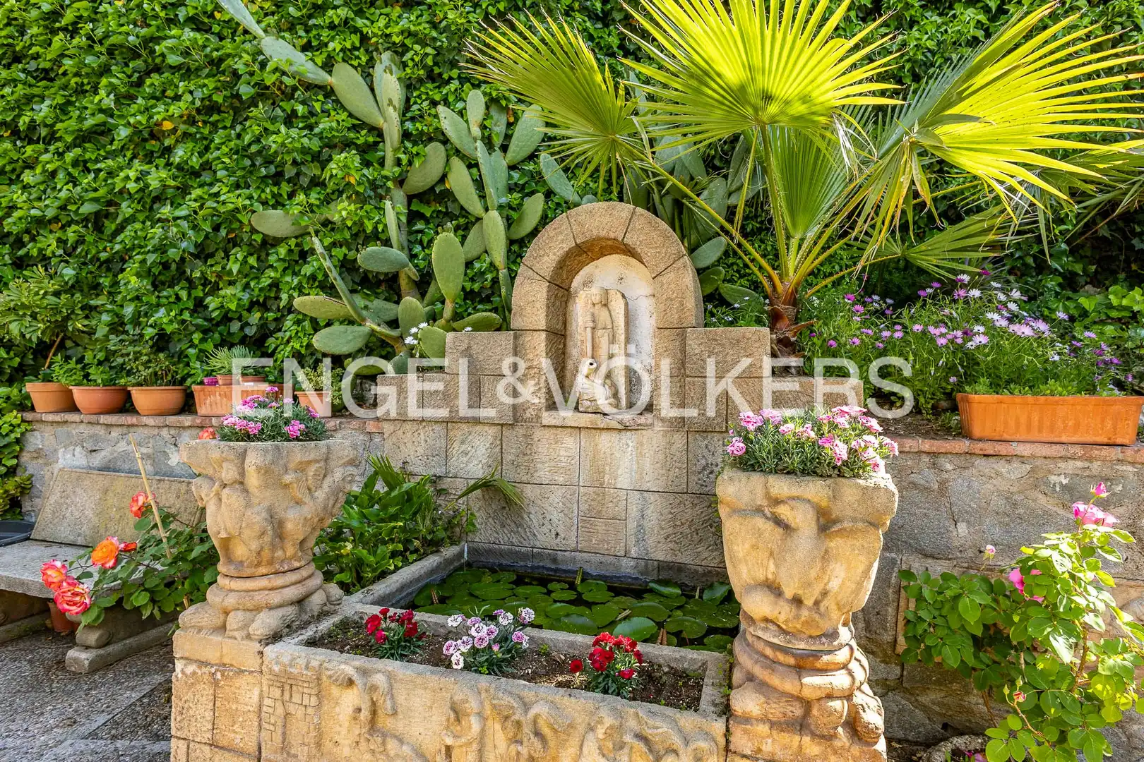 Terrassa de Casa o xalet en venda en Sant Cugat del Vallès amb Calefacció, Jardí privat i Parquet