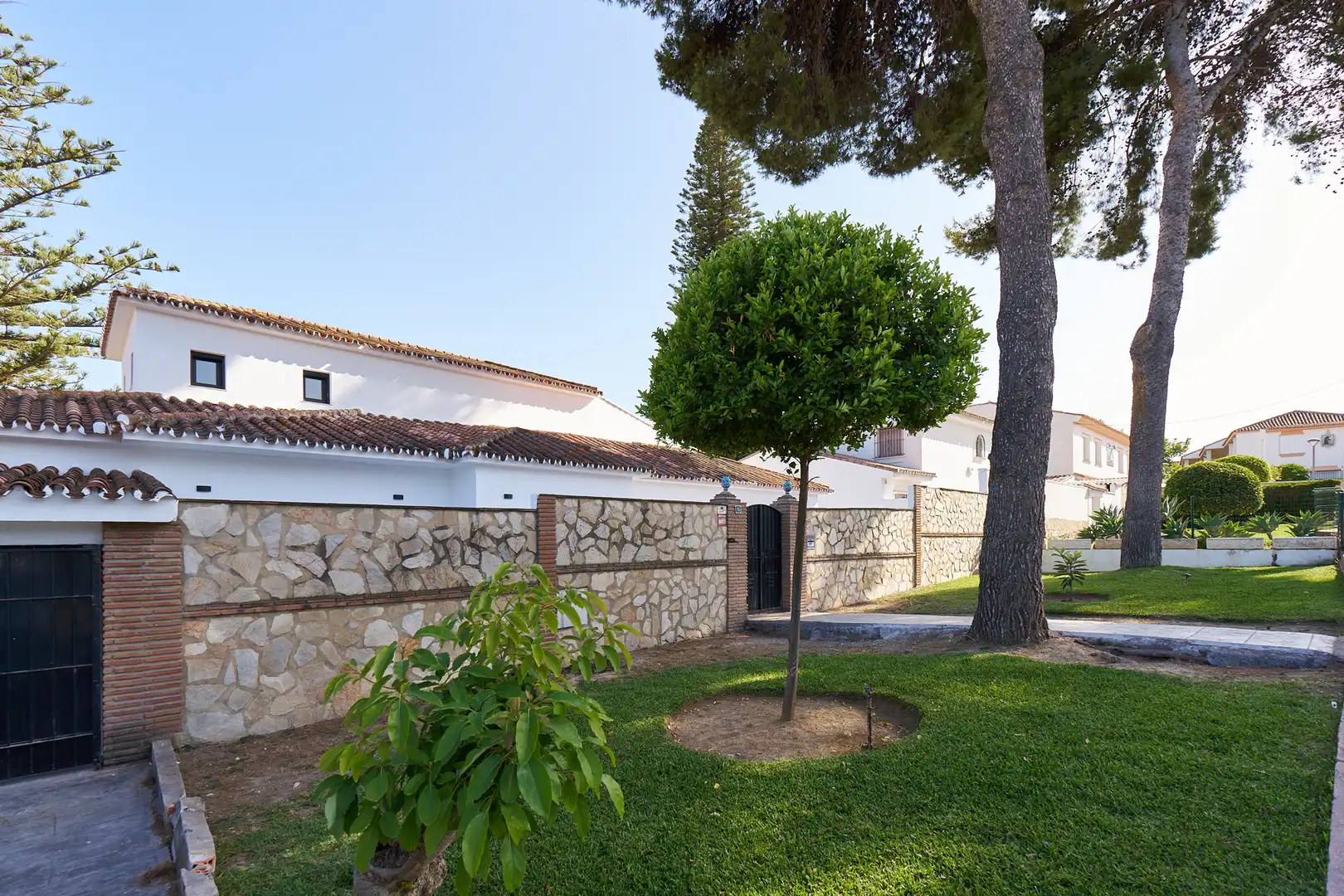 Außenansicht von Haus oder Chalet zum Verkauf in Mijas mit Heizung, Privatgarten und Terrasse