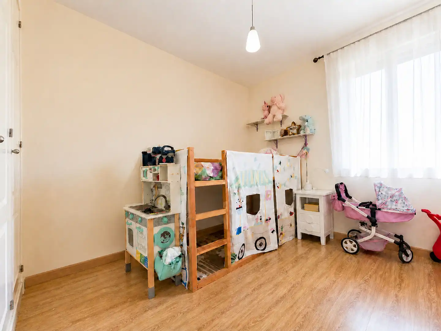 Habitación de Ático en venta en San Juan de Aznalfarache con Aire acondicionado, Calefacción y Terraza