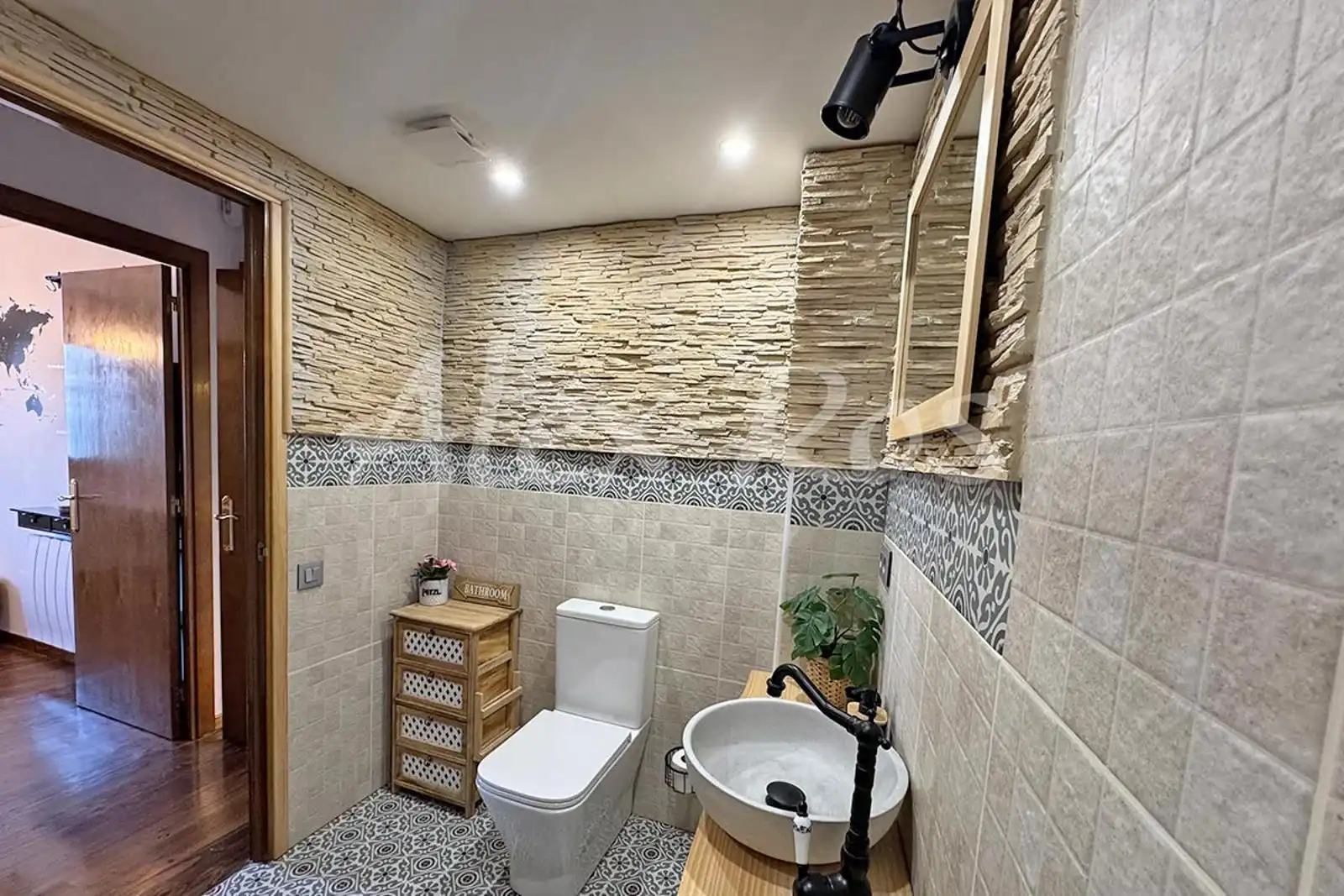 Badezimmer von Wohnungen zum Verkauf in Bellver de Cerdanya mit Terrasse, Abstellraum und Möbliert