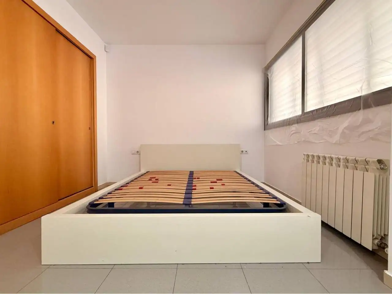 Schlafzimmer von Wohnung zum Verkauf in Girona mit Heizung, Terrasse und Gemeinschaftspool