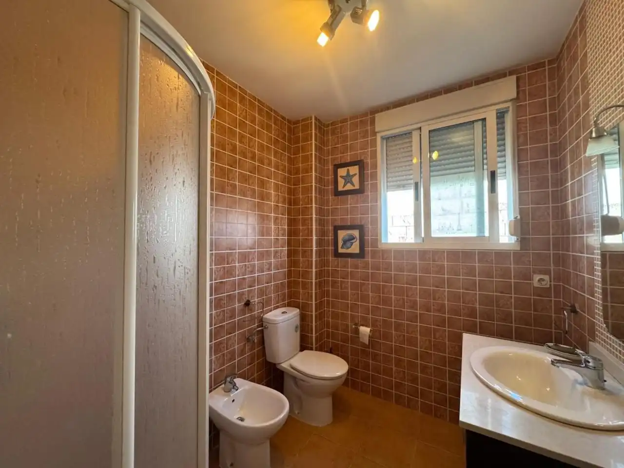 Badezimmer von Wohnung zur Miete in Vigo  mit Heizung und Möbliert