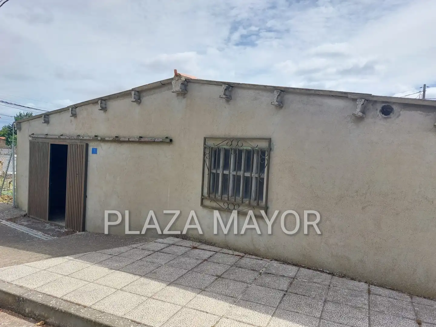 Vista exterior de Nave industrial en venta en Zarapicos