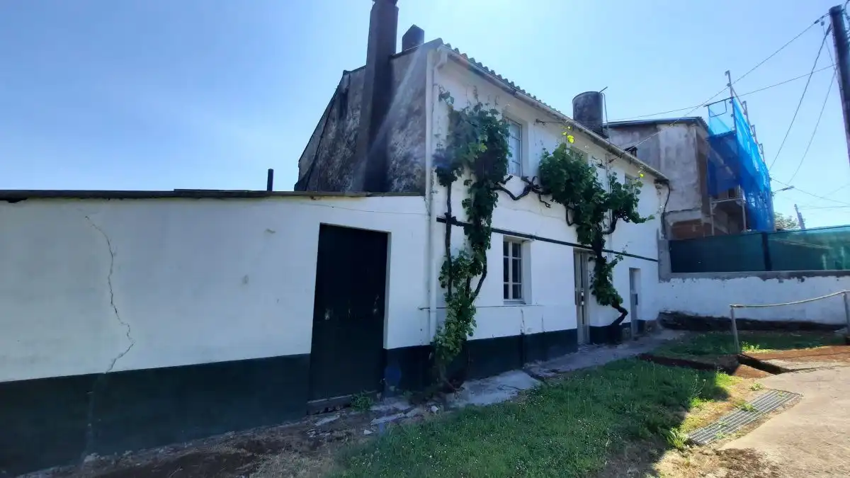 Exterior view of Houses for sale in Oleiros