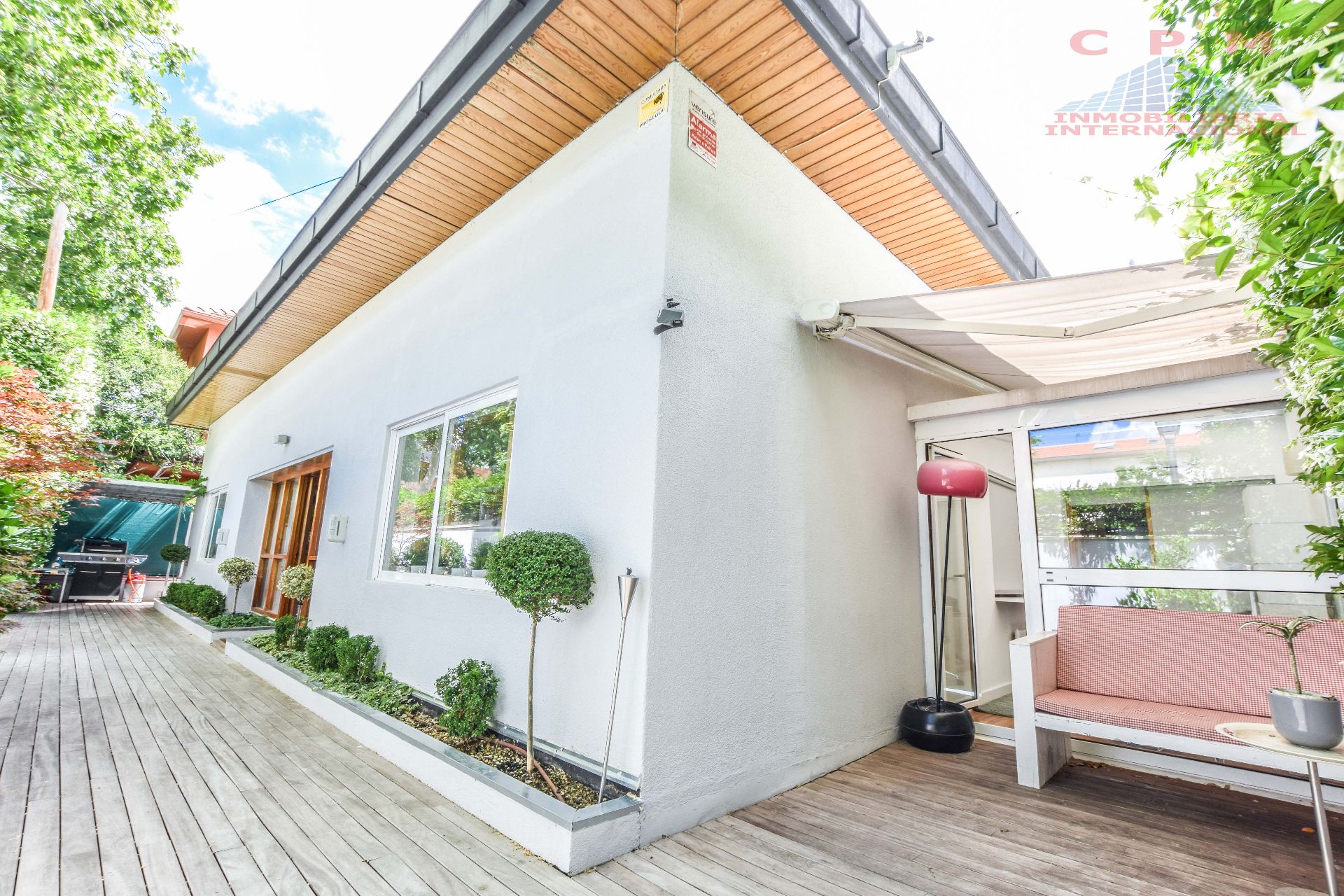 Vista exterior de Casa o xalet de lloguer en  Madrid Capital amb Aire condicionat, Calefacció i Jardí privat