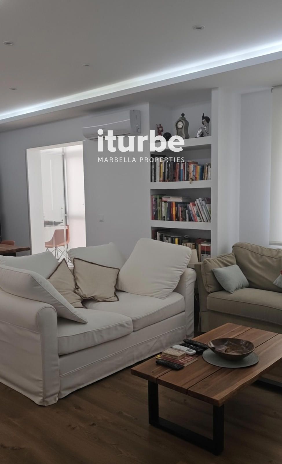 Sala d'estar de Pis en venda en Marbella amb Aire condicionat, Calefacció i Moblat