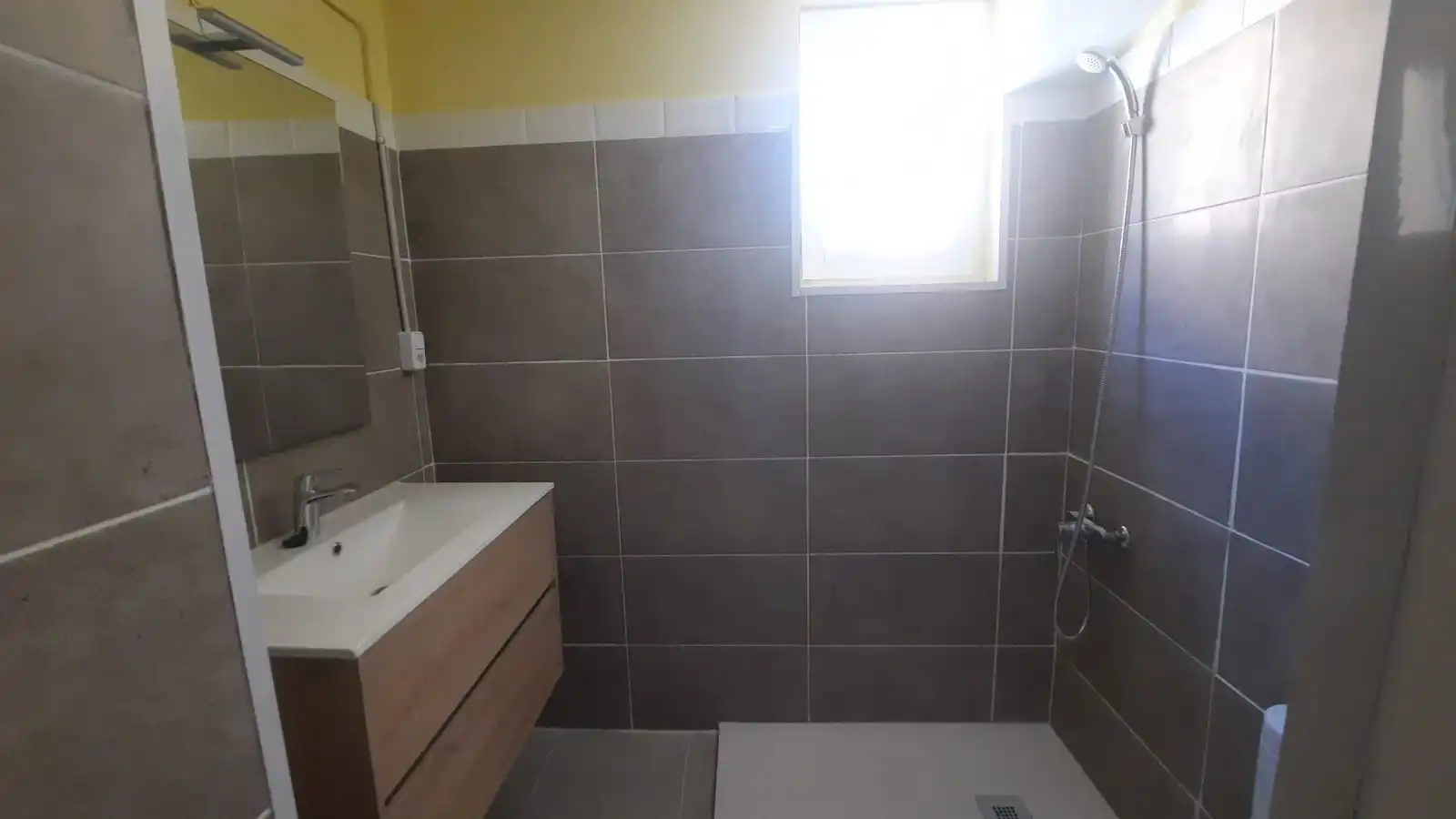 Badezimmer von Wohnung zur Miete in Olvan