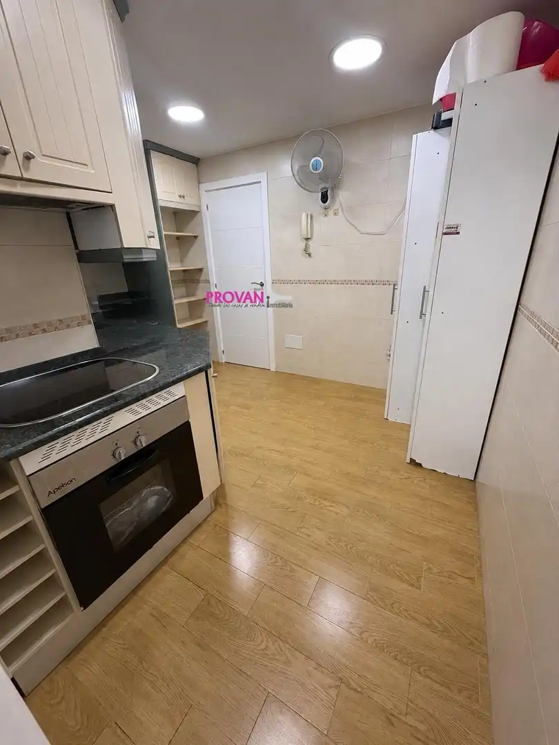 Kitchen of Flat for sale in Torrejón de Ardoz  with Air Conditioner, Heating and Private garden