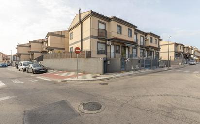 Exterior view of Single-family semi-detached for sale in Maracena  with Air Conditioner and Balcony