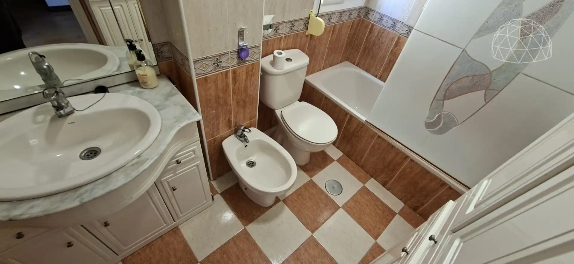 Bathroom of Flat for sale in Sevilla  with Air Conditioner, Private garden and Furnished