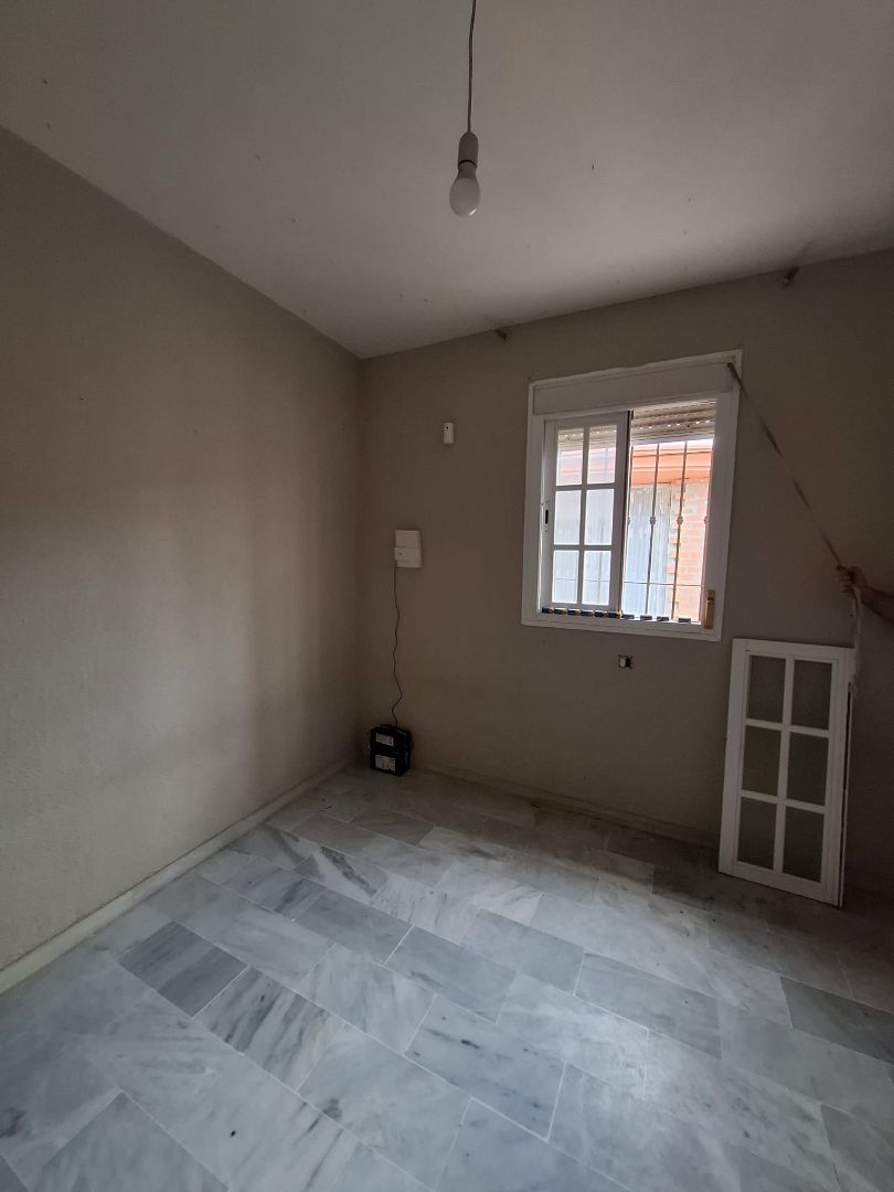 Dormitori de Casa o xalet en venda en La Línea de la Concepción amb Moblat i Balcó