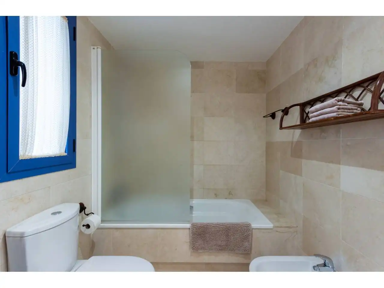 Bany de Apartament en venda en Almuñécar amb Terrassa, Traster i Alarma