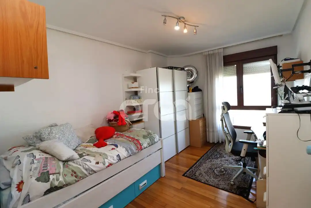 Habitación de Dúplex en venta en Santurtzi  con Calefacción, Terraza y Amueblado