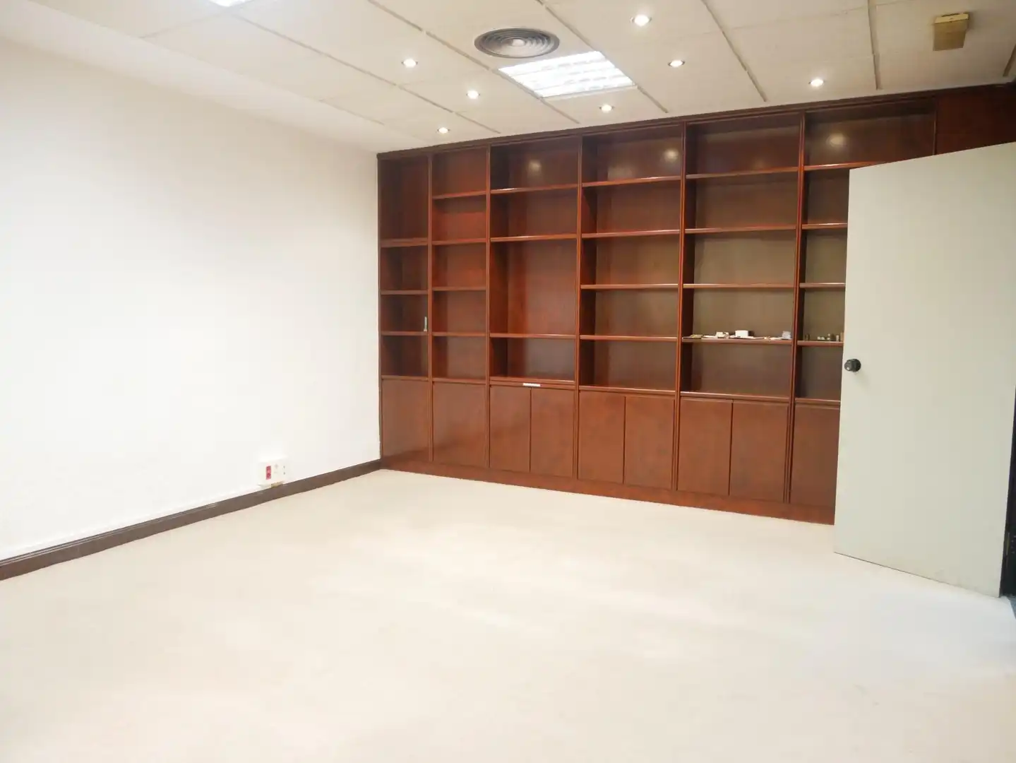 Büro zur Miete in Basauri  mit Klimaanlage und Heizung