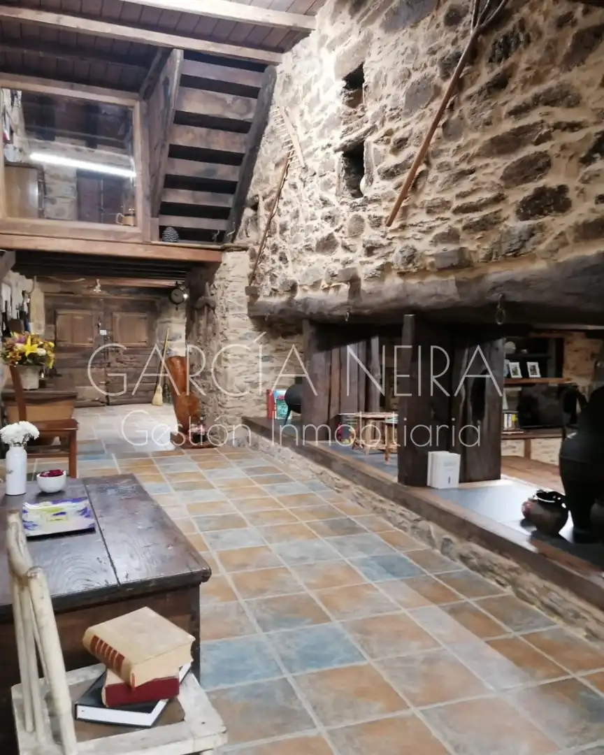 Finca rústica en venta en Baralla con Jardín privado, Parquet y Amueblado