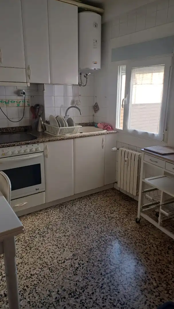 Küche von Dachboden zur Miete in Zaragoza mit Heizung, Möbliert und Ofen