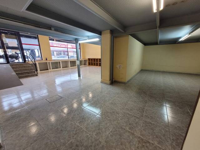 Local comercial en Venta en Avenida de los Cipreses en Garrido Norte