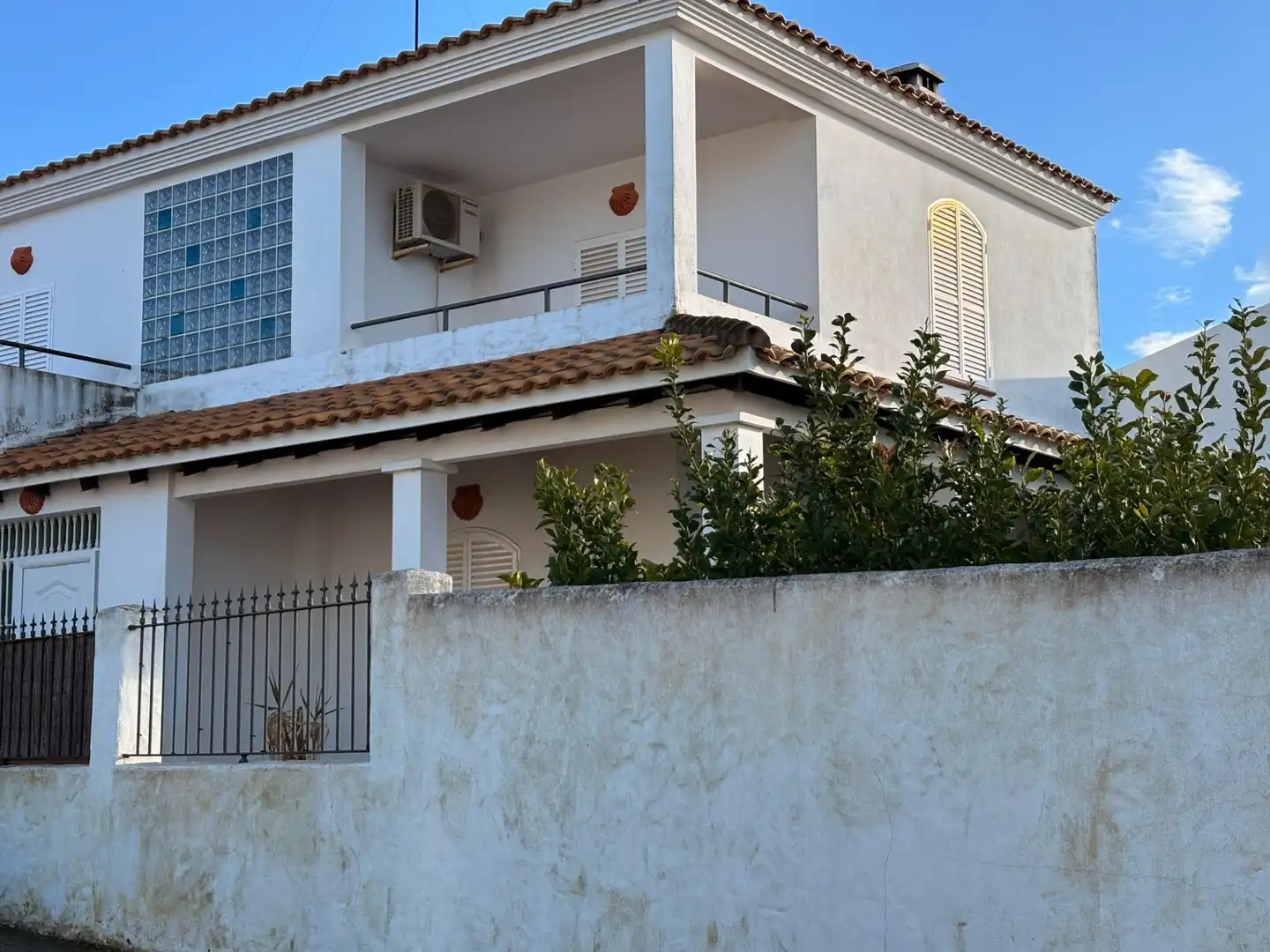 Vista exterior de Casa o xalet en venda en Ayamonte amb Aire condicionat, Jardí privat i Terrassa